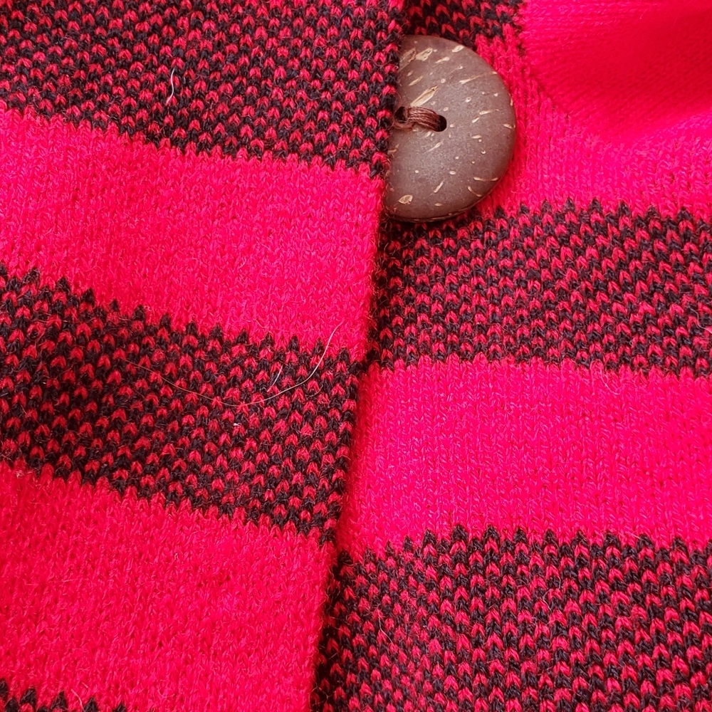 One Sive Sweater Cape